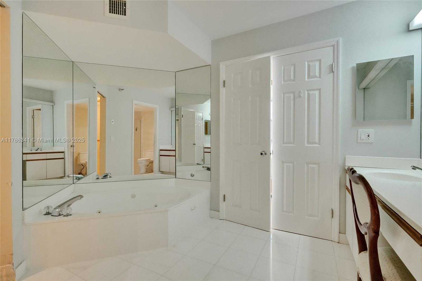 Small Image of 3500 MYSTIC POINTE DR #2101, Aventura Number 27