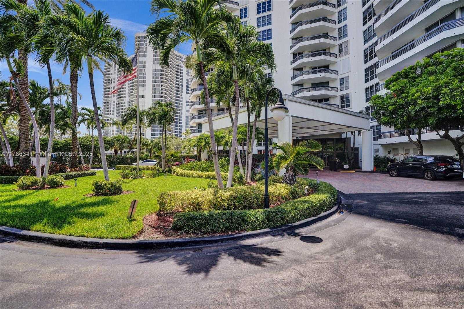 Small Image of 3500 MYSTIC POINTE DR #2101, Aventura Number 31