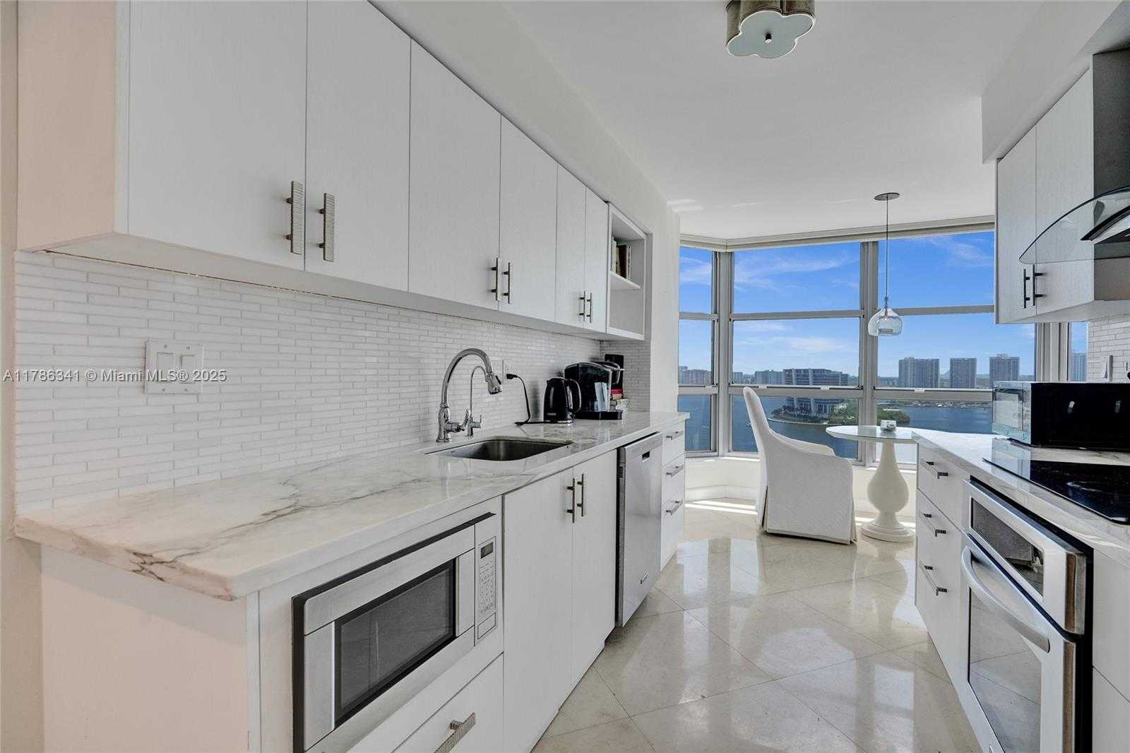 Small Image of 3500 MYSTIC POINTE DR #2101, Aventura Number 4