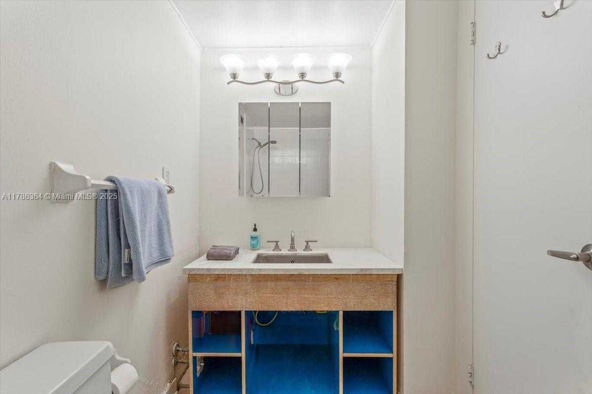 Small Image of 2899 COLLINS AVE #1104, Miami Beach Number 11
