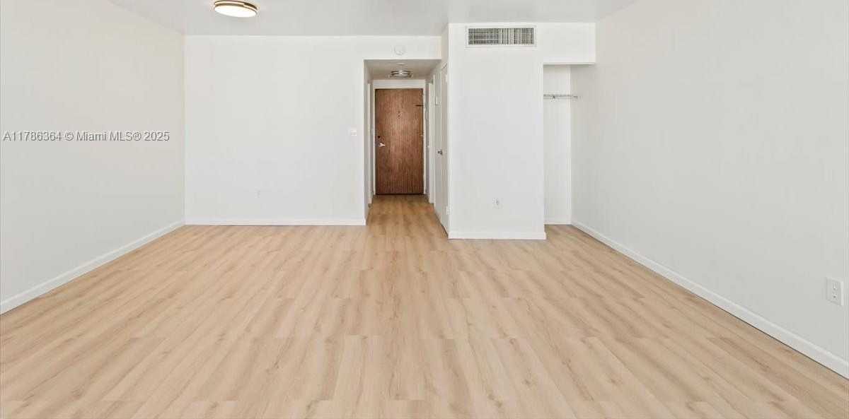 Small Image of 2899 COLLINS AVE #1104, Miami Beach Number 16