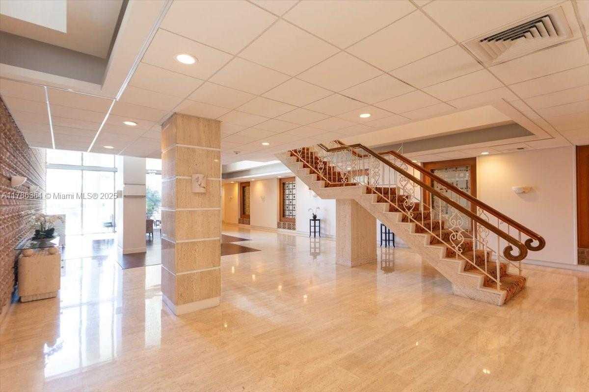 Small Image of 2899 COLLINS AVE #1104, Miami Beach Number 17