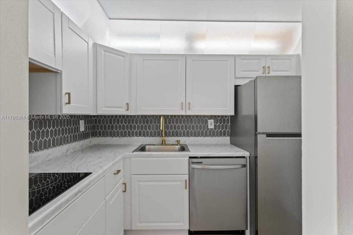 Small Image of 2899 COLLINS AVE #1104, Miami Beach Number 6