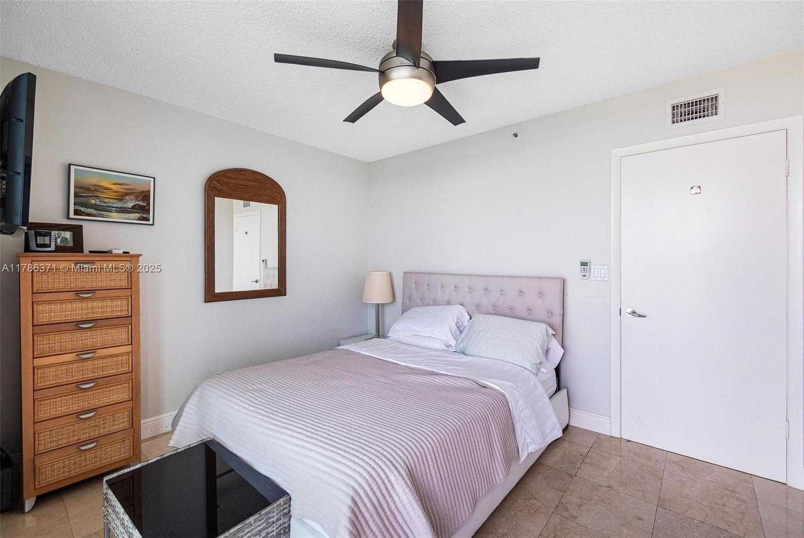 Small Image of 5900 COLLINS AVE #805, Miami Beach Number 10