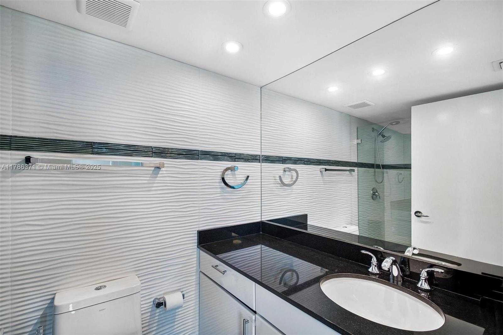 Small Image of 5900 COLLINS AVE #805, Miami Beach Number 17