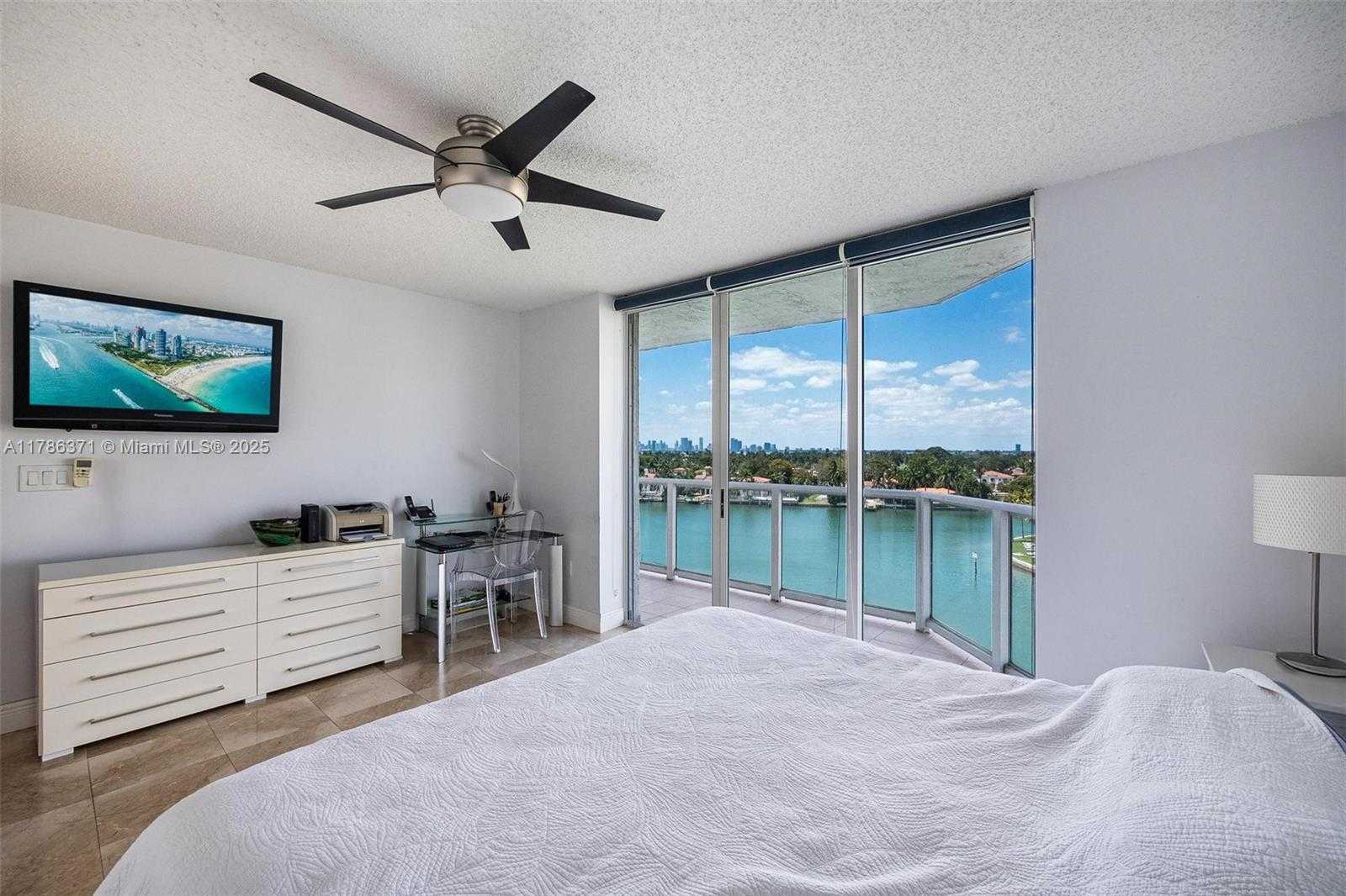 Small Image of 5900 COLLINS AVE #805, Miami Beach Number 3