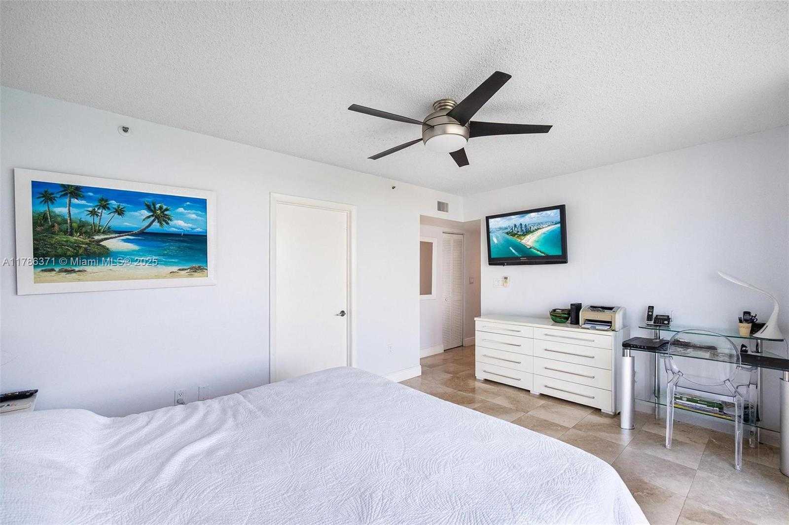 Small Image of 5900 COLLINS AVE #805, Miami Beach Number 4