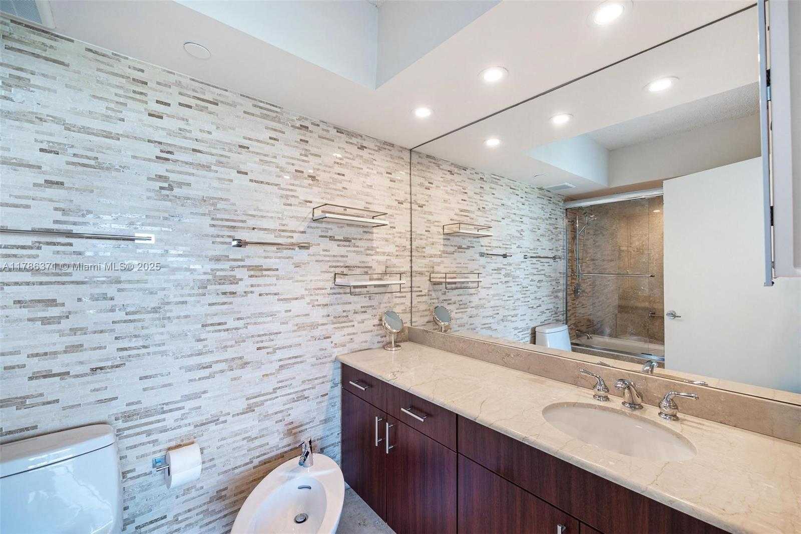 Small Image of 5900 COLLINS AVE #805, Miami Beach Number 5