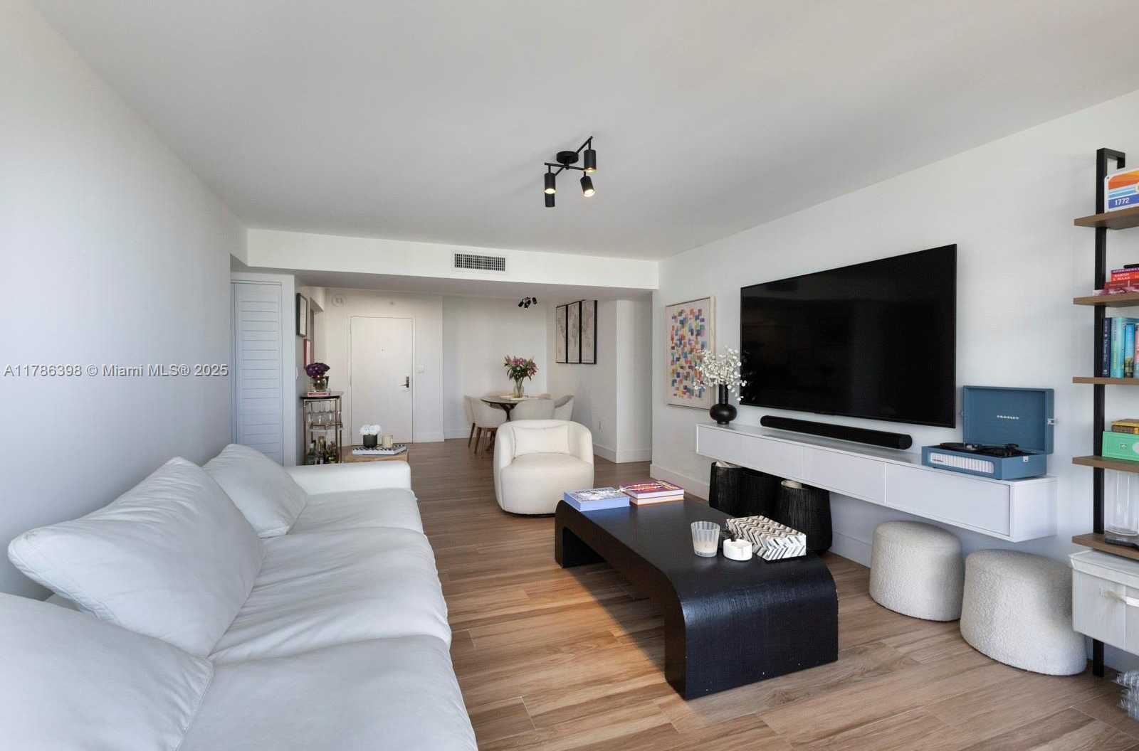 Small Image of 600 BILTMORE WAY #513, Coral Gables Number 4