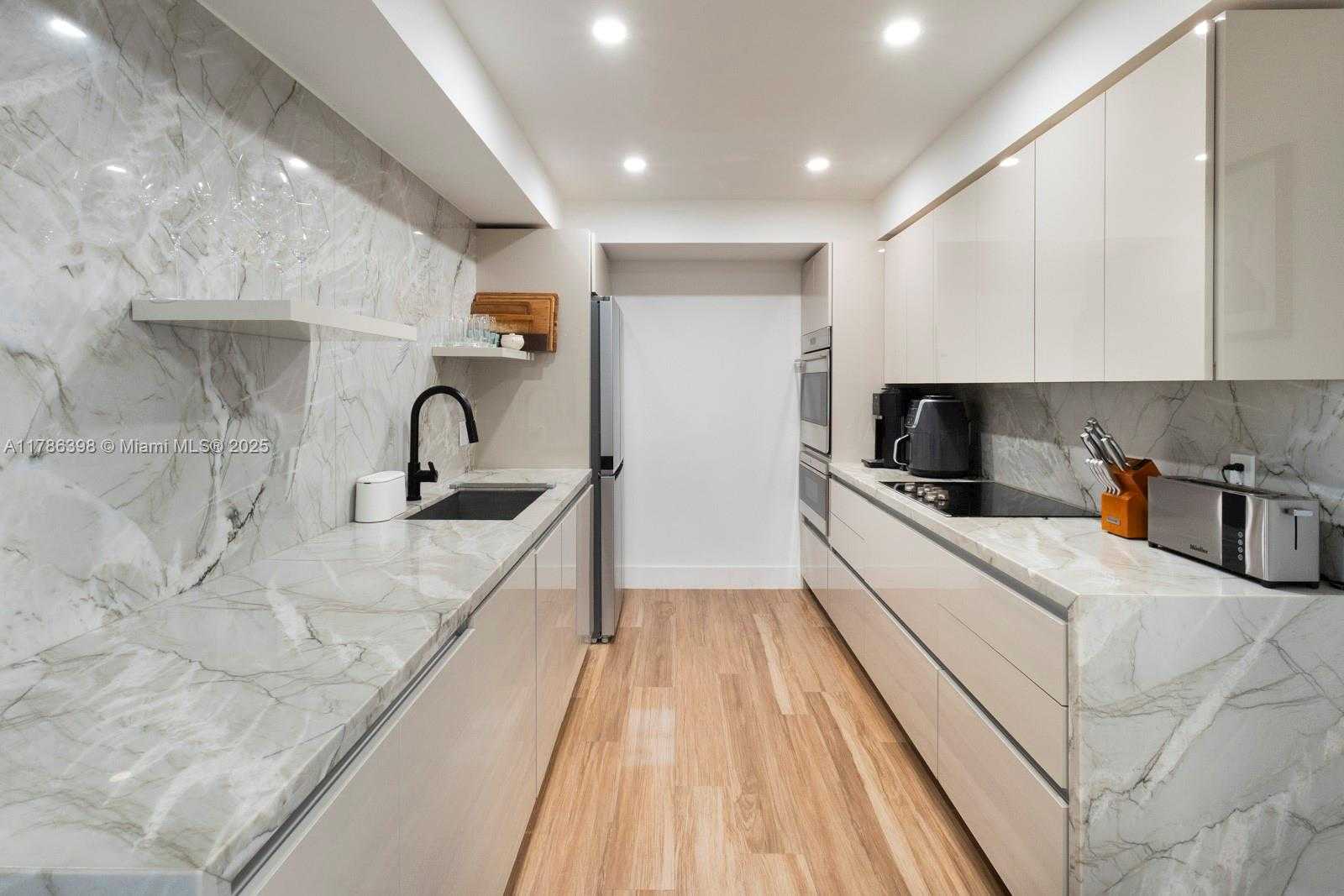 Small Image of 600 BILTMORE WAY #513, Coral Gables Number 6