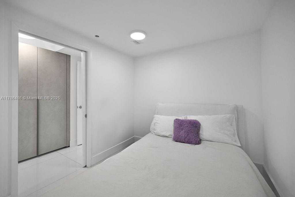 Small Image of 7000 ISLAND BLVD #2708, Aventura Number 12