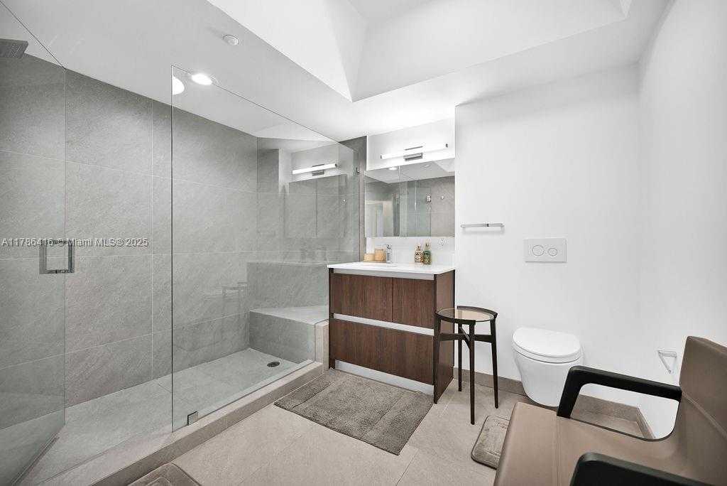 Small Image of 7000 ISLAND BLVD #2708, Aventura Number 13