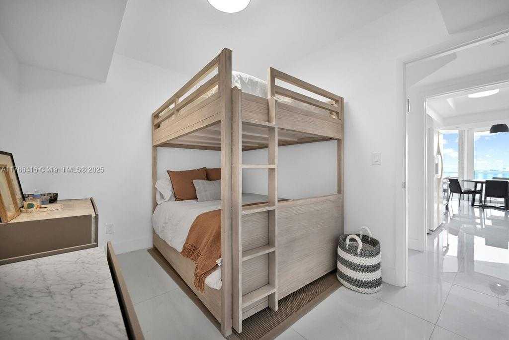 Small Image of 7000 ISLAND BLVD #2708, Aventura Number 16
