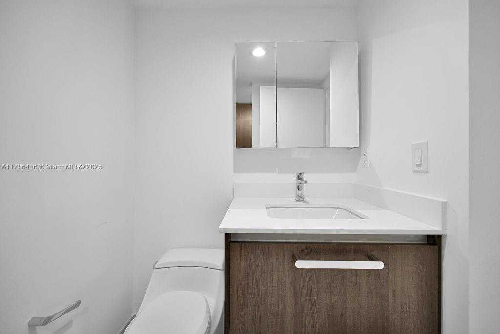 Small Image of 7000 ISLAND BLVD #2708, Aventura Number 19