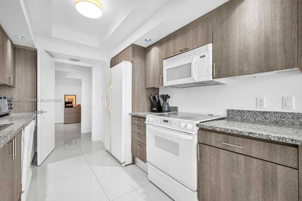 Small Image of 7000 ISLAND BLVD #2708, Aventura Number 24
