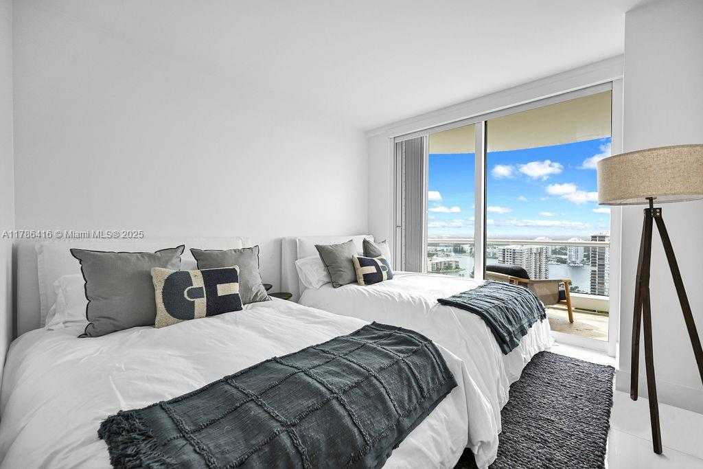 Small Image of 7000 ISLAND BLVD #2708, Aventura Number 35