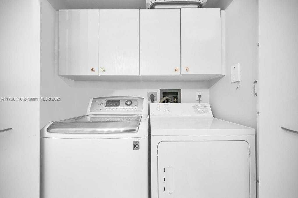 Small Image of 7000 ISLAND BLVD #2708, Aventura Number 6