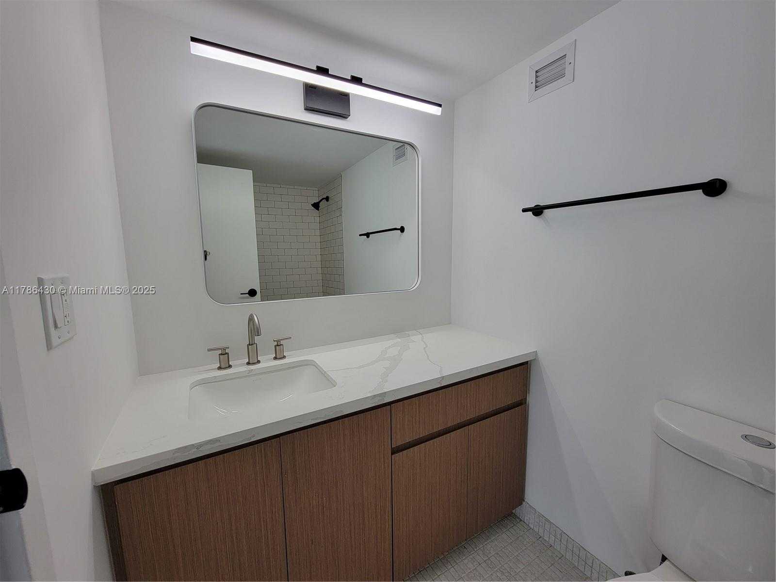 Small Image of 2655 COLLINS AVE #608, Miami Beach Number 11