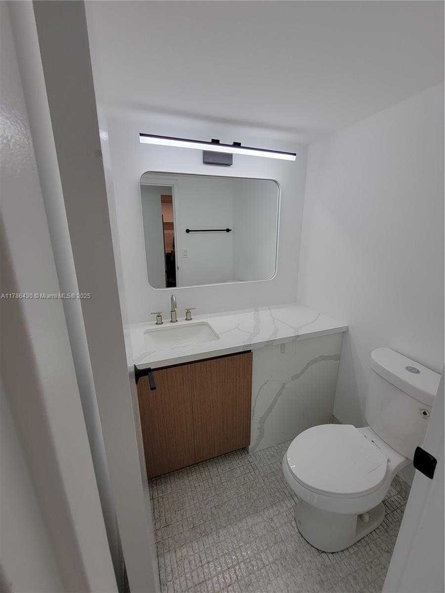 Small Image of 2655 COLLINS AVE #608, Miami Beach Number 12