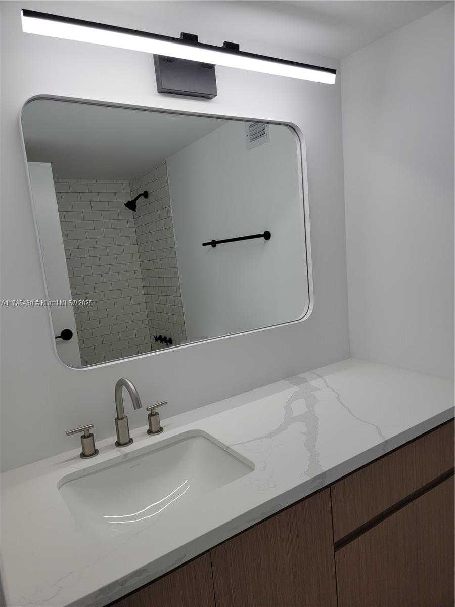 Small Image of 2655 COLLINS AVE #608, Miami Beach Number 13