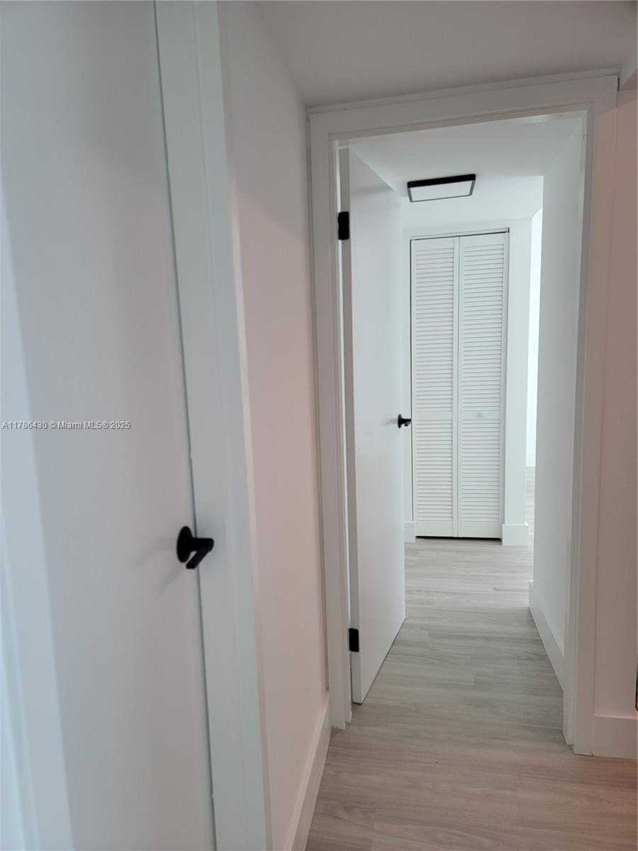 Small Image of 2655 COLLINS AVE #608, Miami Beach Number 15