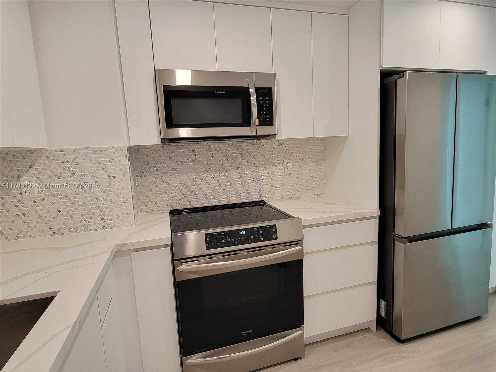 Small Image of 2655 COLLINS AVE #608, Miami Beach Number 17