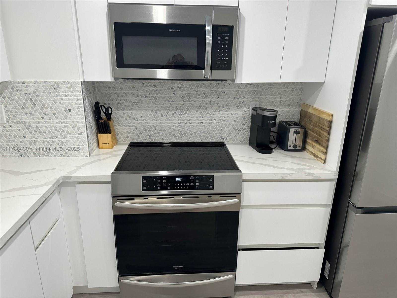 Small Image of 2655 COLLINS AVE #608, Miami Beach Number 18