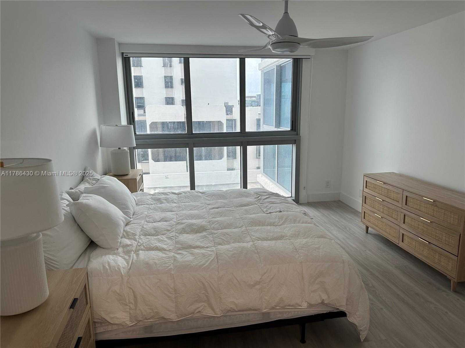 Small Image of 2655 COLLINS AVE #608, Miami Beach Number 4