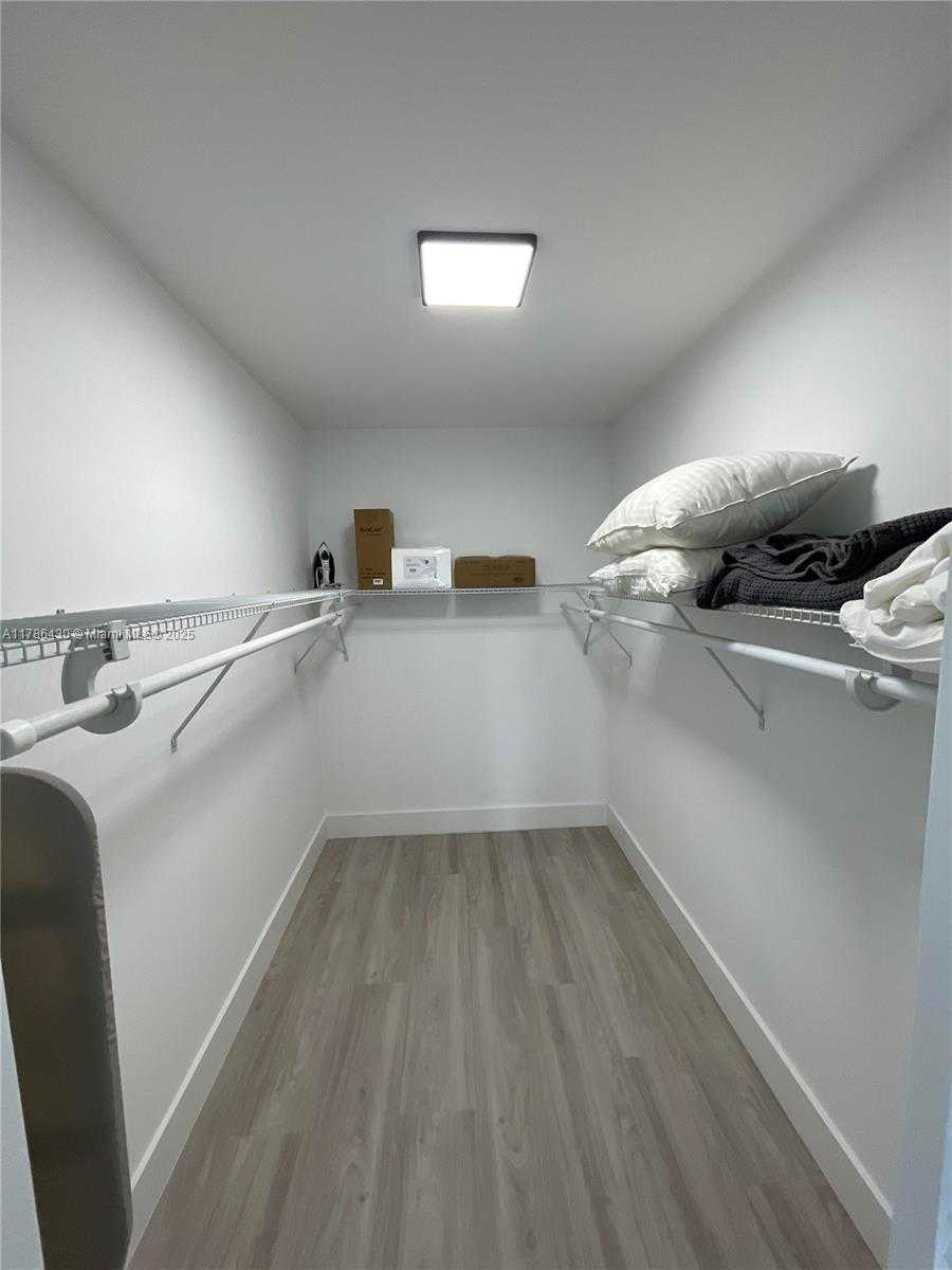 Small Image of 2655 COLLINS AVE #608, Miami Beach Number 5