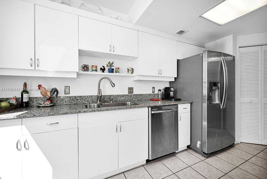 Small Image of 701 BRICKELL KEY BLVD #610, Miami Number 12