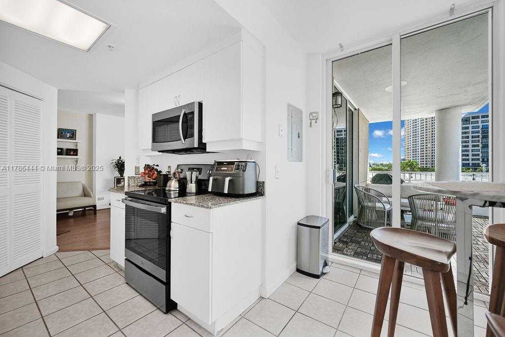 Small Image of 701 BRICKELL KEY BLVD #610, Miami Number 13