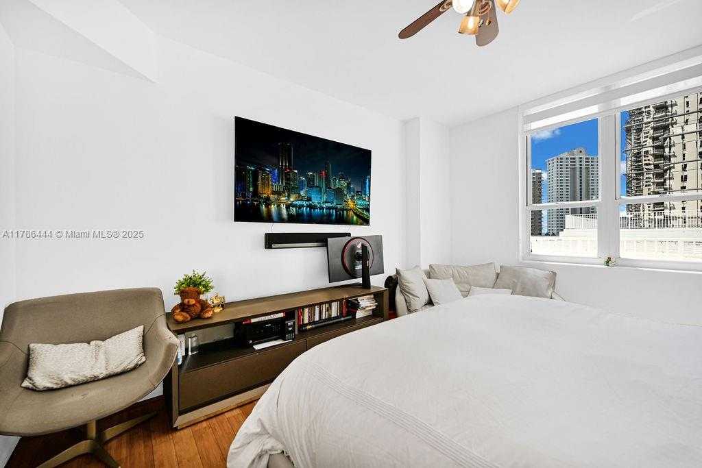 Small Image of 701 BRICKELL KEY BLVD #610, Miami Number 15