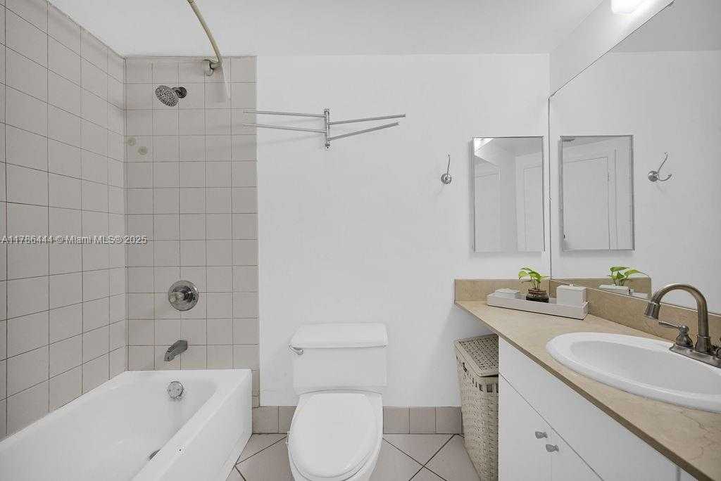 Small Image of 701 BRICKELL KEY BLVD #610, Miami Number 16