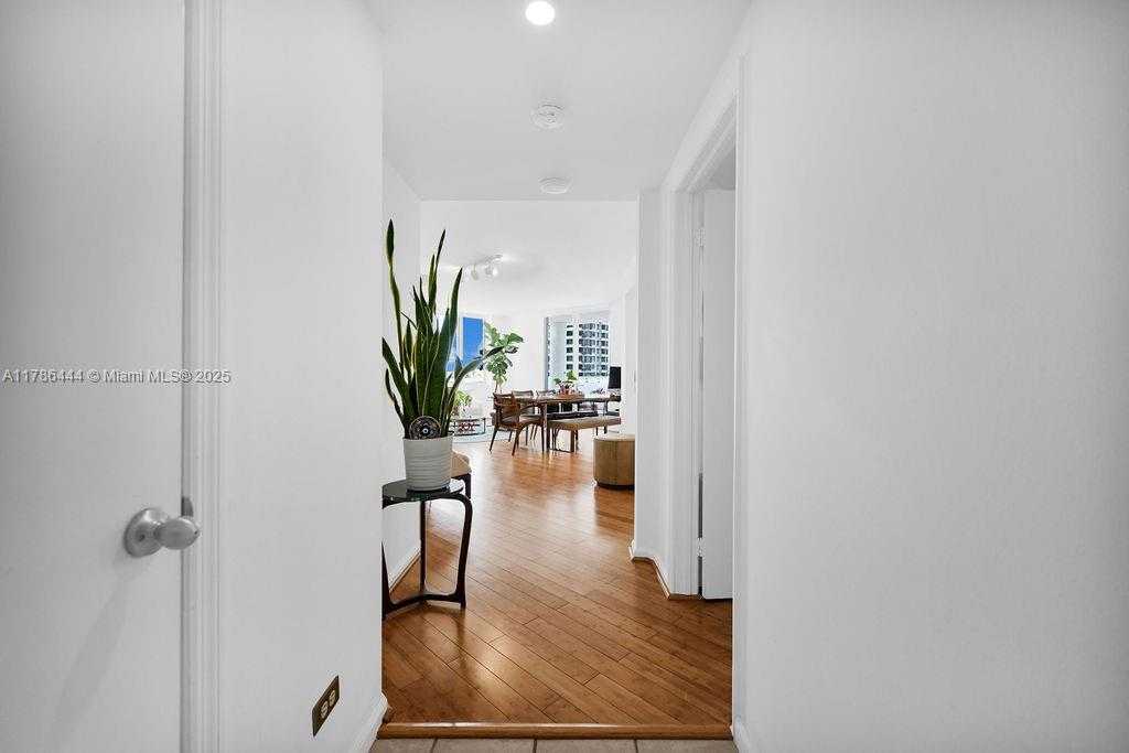 Small Image of 701 BRICKELL KEY BLVD #610, Miami Number 4