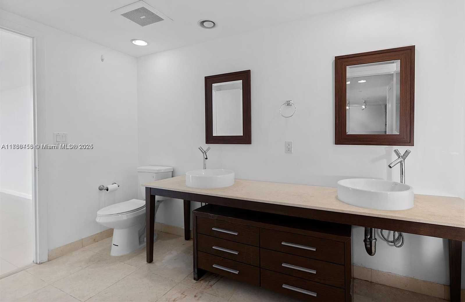 Small Image of 495 BRICKELL AVE #5407, Miami Number 4