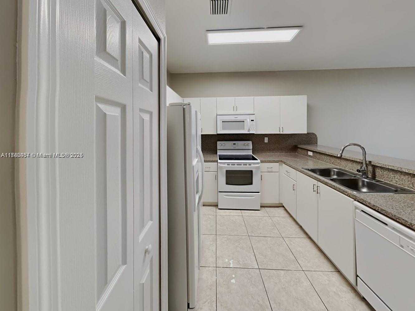 Small Image of 15277 SOUTH WEST 88TH TER, Miami Number 10