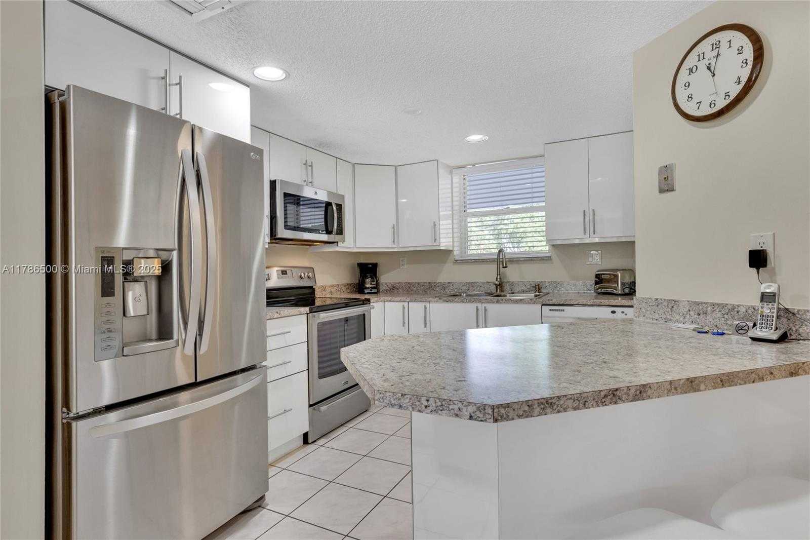 Small Image of 17801 NORTH BAY RD #210, Sunny Isles Beach Number 11