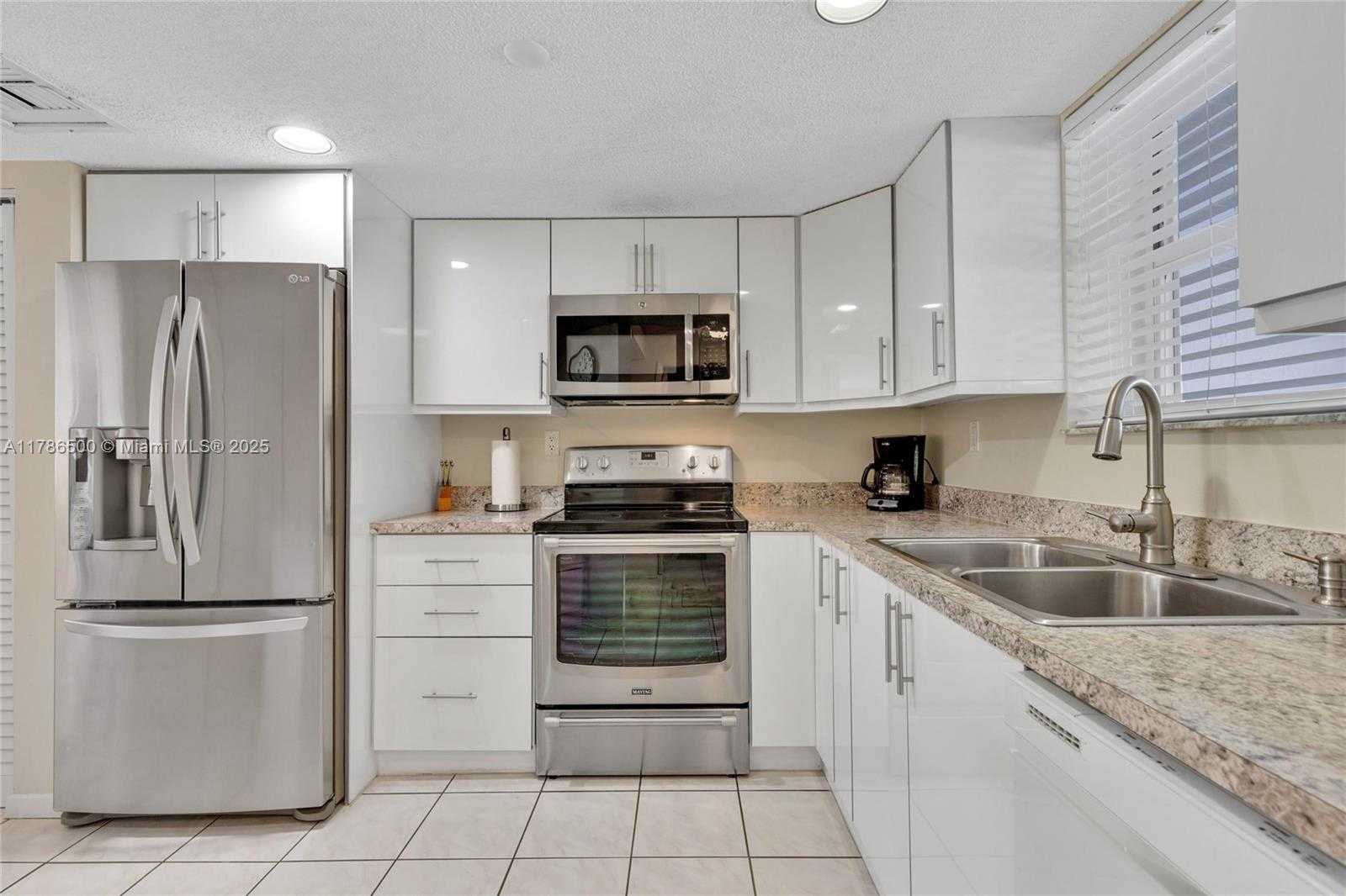 Small Image of 17801 NORTH BAY RD #210, Sunny Isles Beach Number 14