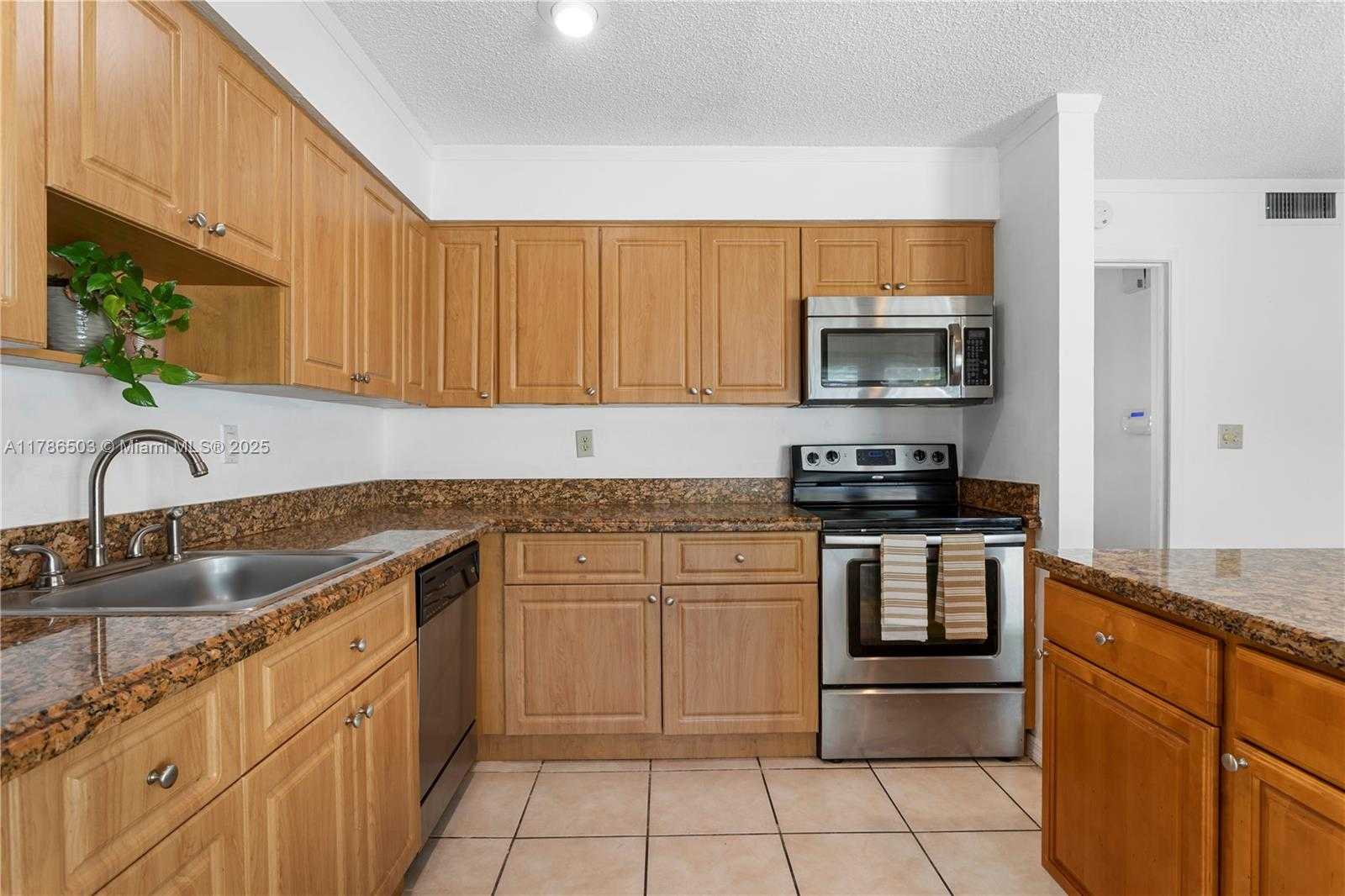 Small Image of 8306 SOUTH WEST 81ST TER, Miami Number 11