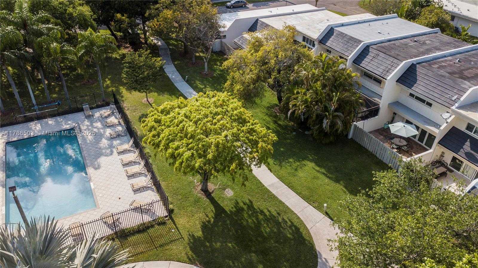 Small Image of 8306 SOUTH WEST 81ST TER, Miami Number 21