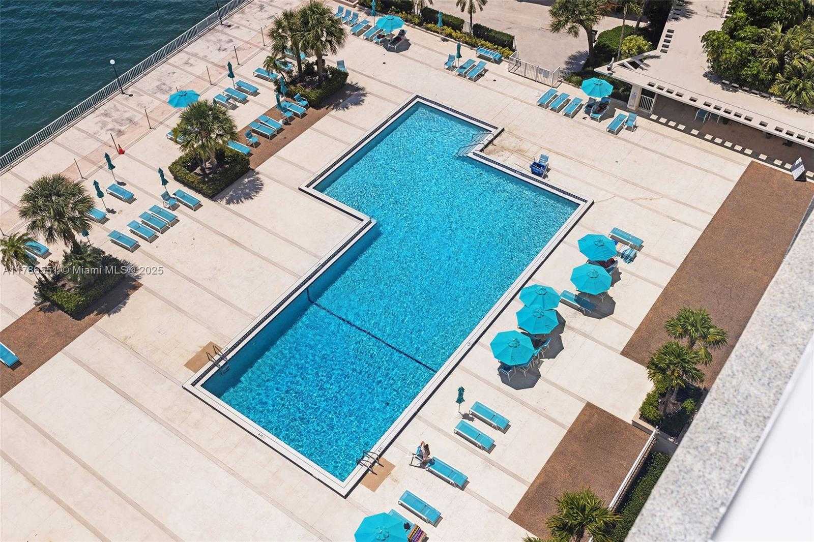 Small Image of 300 BAYVIEW DR #1214, Sunny Isles Beach Number 11