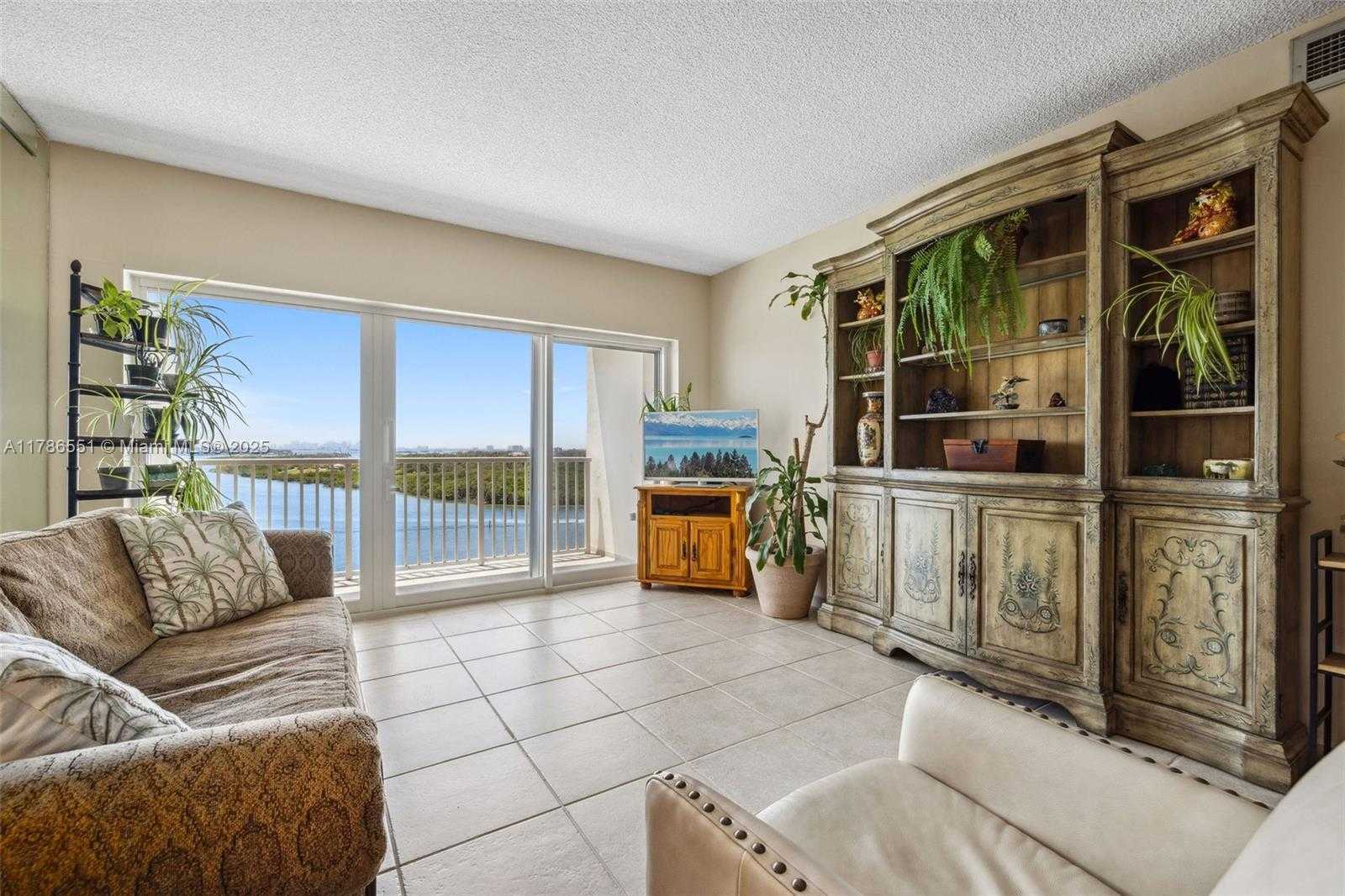 Small Image of 300 BAYVIEW DR #1214, Sunny Isles Beach Number 16