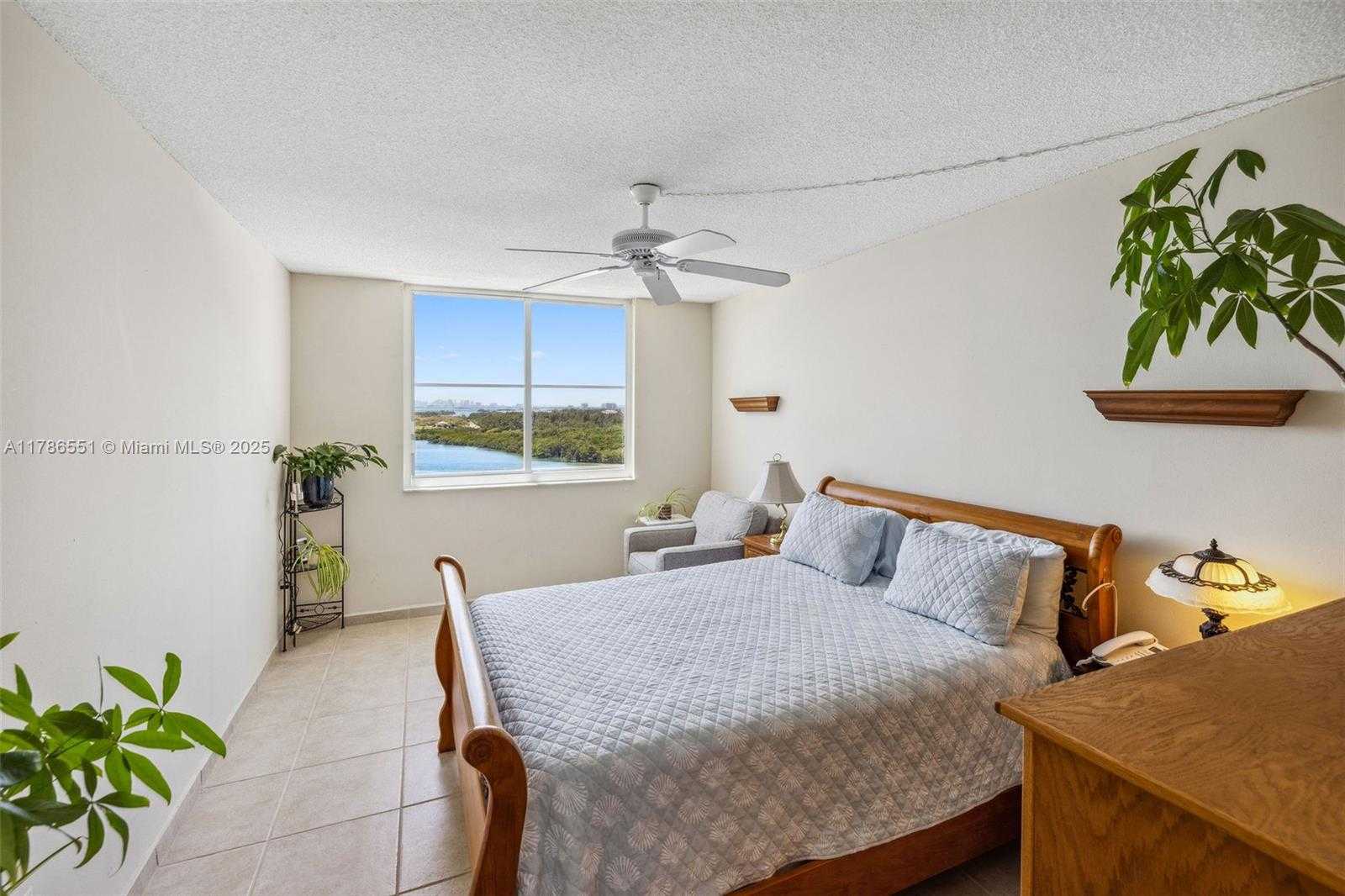 Small Image of 300 BAYVIEW DR #1214, Sunny Isles Beach Number 17