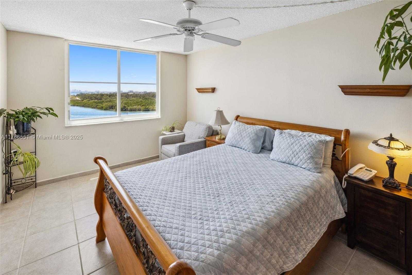 Small Image of 300 BAYVIEW DR #1214, Sunny Isles Beach Number 5