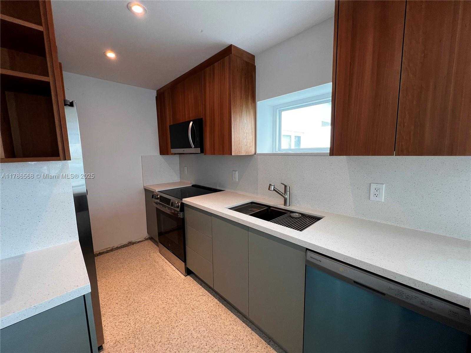 Small Image of 10300 WEST BAY HARBOR DR #9D, Bay Harbor Islands Number 6