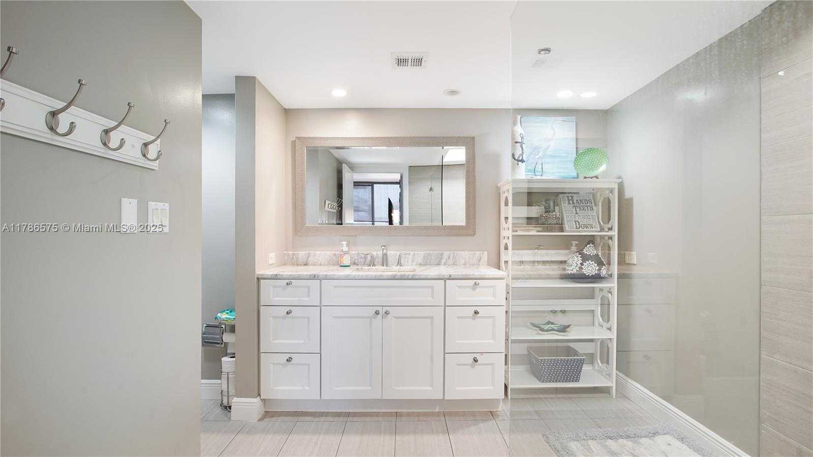 Small Image of 19707 TURNBERRY WAY #10AB, Aventura Number 18