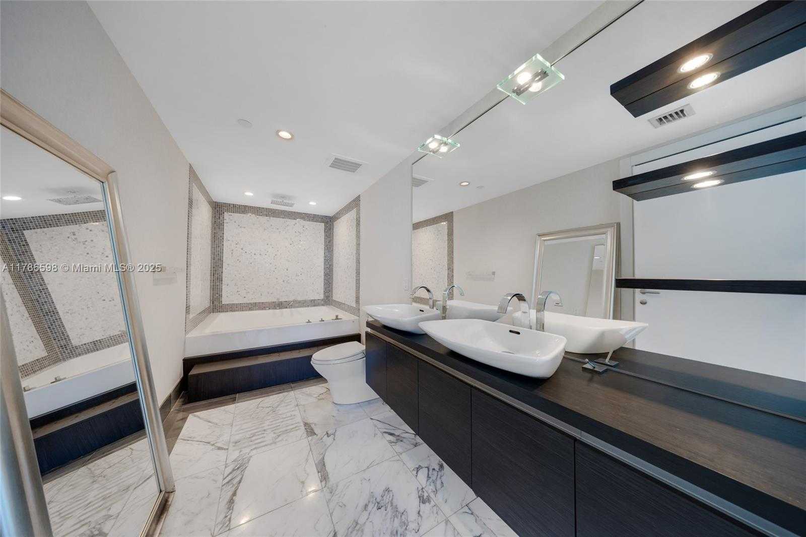 Small Image of 200 BISCAYNE BLVD WAY #503, Miami Number 18