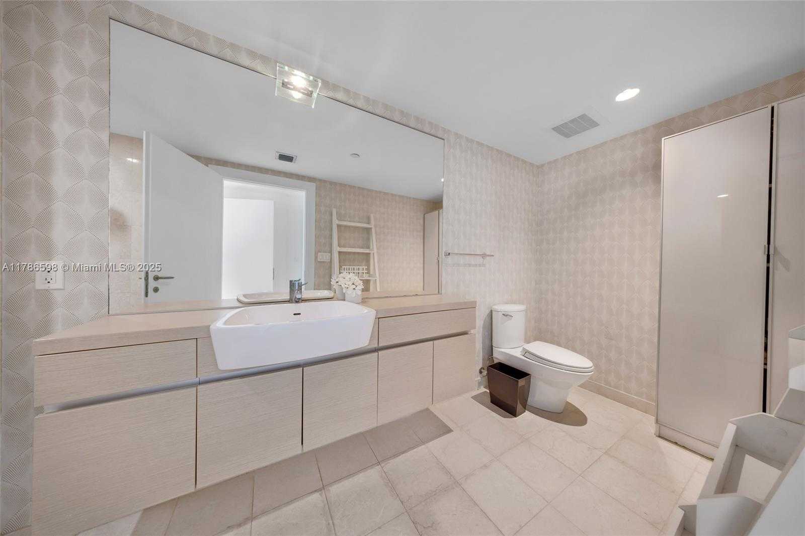 Small Image of 200 BISCAYNE BLVD WAY #503, Miami Number 22