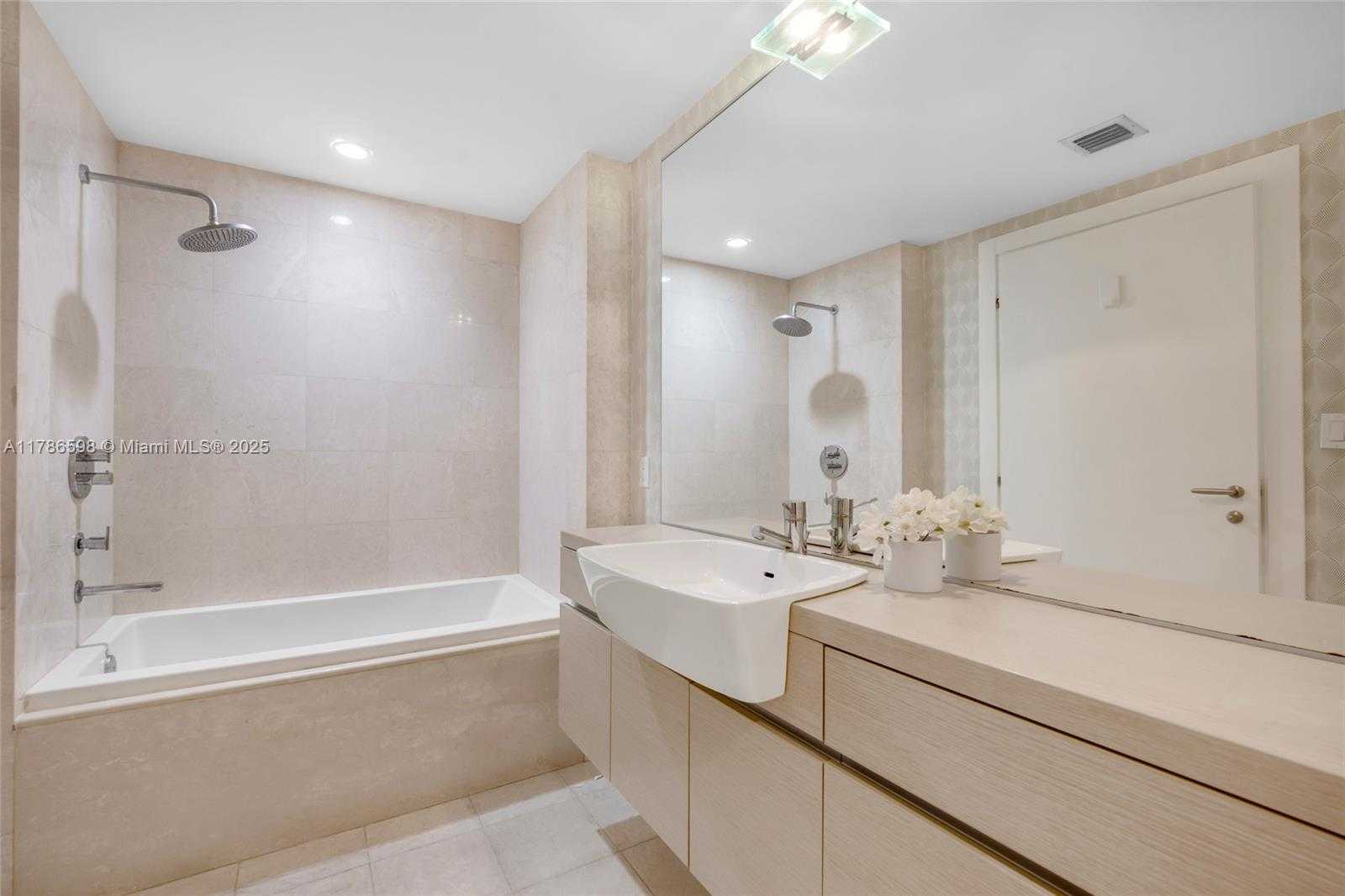 Small Image of 200 BISCAYNE BLVD WAY #503, Miami Number 23