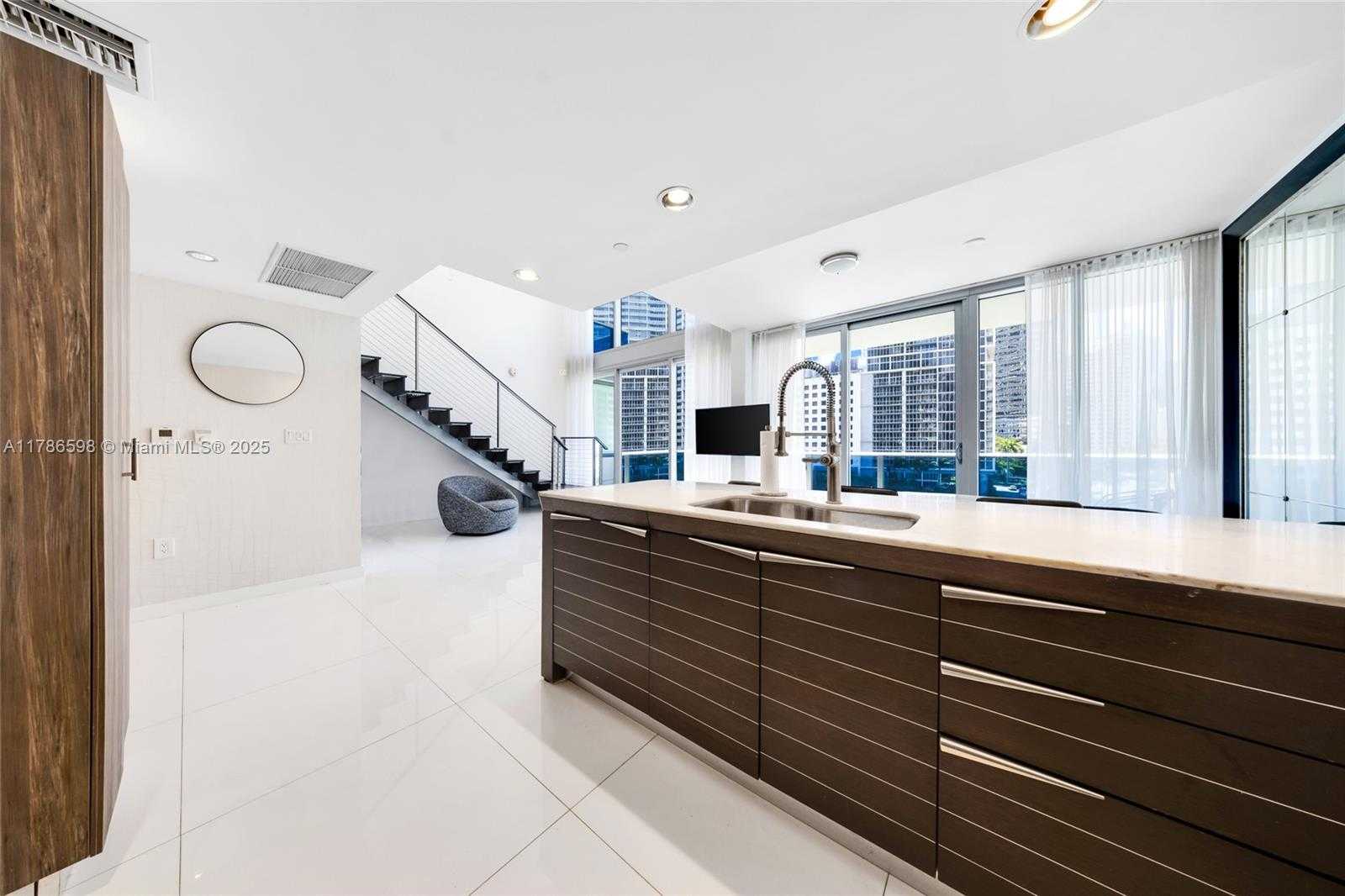 Small Image of 200 BISCAYNE BLVD WAY #503, Miami Number 4
